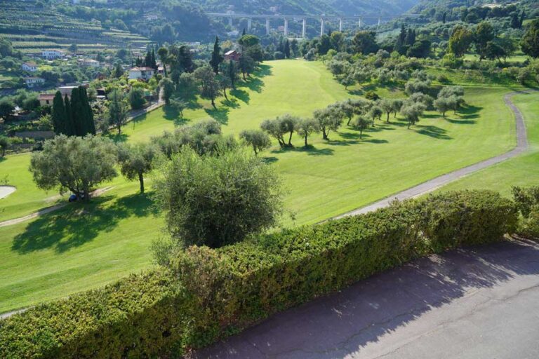 Gara di golf organizzata da AdHoc Sanremo, scorcio del circolo golf degli ulivi di Sanremo