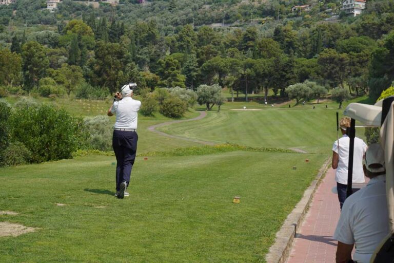 Gara di golf organizzata da AdHoc Sanremo, una fase della gara